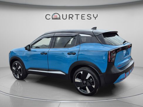Certified 2025 Nissan Kicks SR FWD image 5