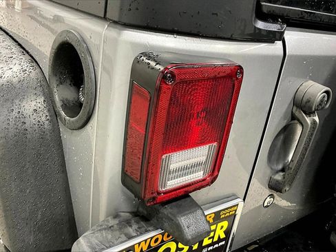 Used 2017 Jeep Wrangler Sport image 21