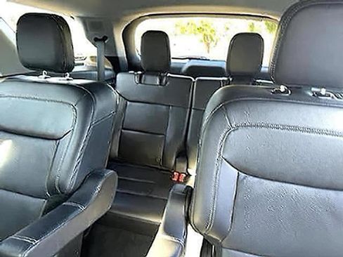 Used 2023 Ford Explorer Limited AWD/4WD image 12