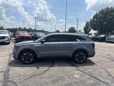 Used 2025 Kia Sorento S w/ Panoramic Sunroof Package FWD image 5