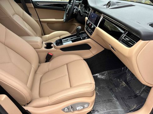 Used 2025 Porsche Macan image 16