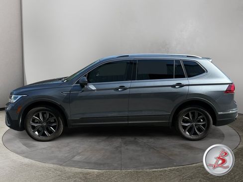 Used 2022 Volkswagen Tiguan SE AWD/4WD image 4