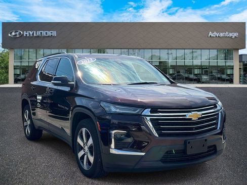 Used 2023 Chevrolet Traverse LT w/ LT Premium Package AWD/4WD image 1