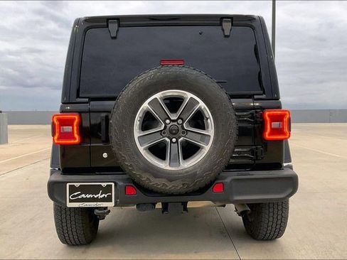 Used 2019 Jeep Wrangler Unlimited Sahara image 5