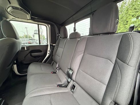 Used 2022 Jeep Gladiator Sport AWD/4WD image 25