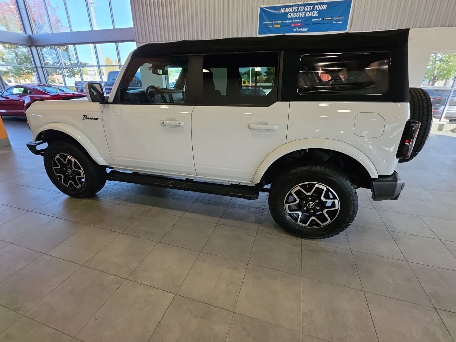 Used 2022 Ford Bronco Outer Banks AWD/4WD image 12