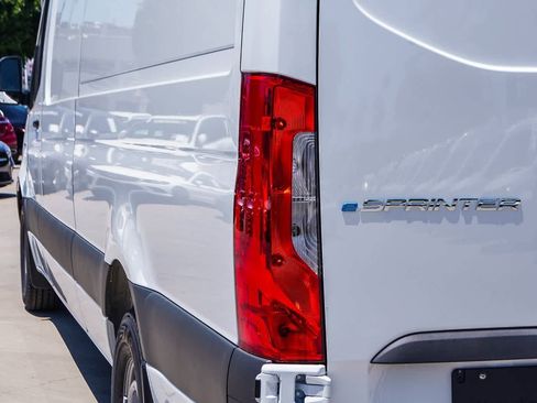 New 2024 Mercedes-Benz eSprinter 170 Cargo image 9