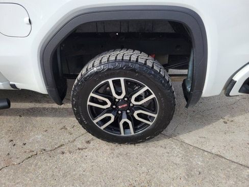 Used 2024 GMC Sierra 1500 AT4 w/ Technology Package image 9