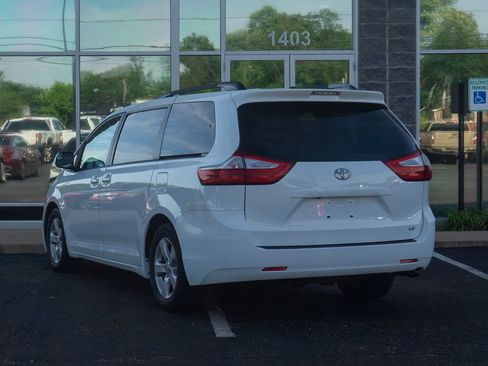Used 2017 Toyota Sienna LE FWD image 4