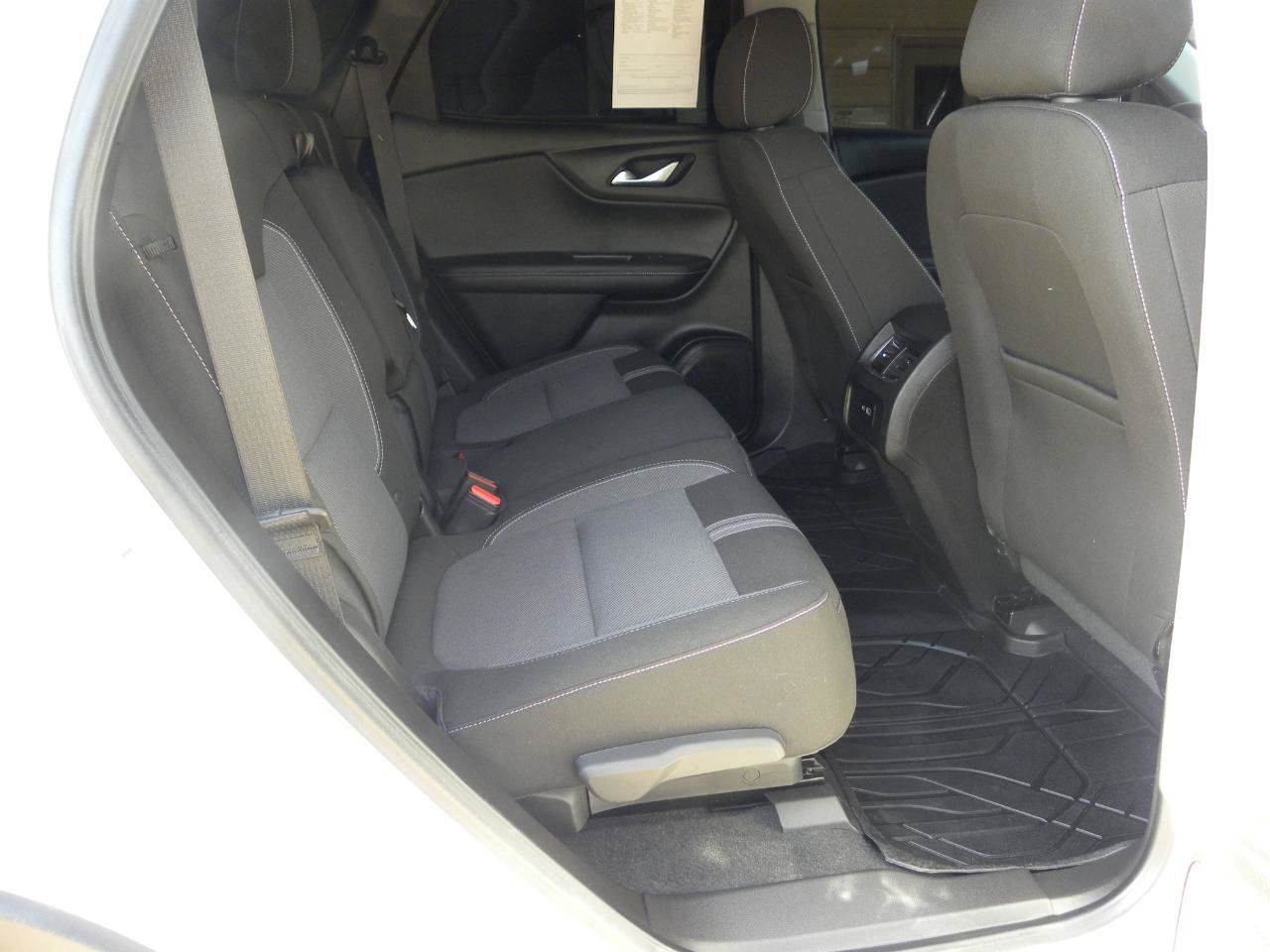 Used 2024 Chevrolet Blazer LT w/ Convenience Package FWD image 17