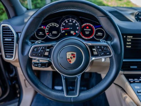 Used 2023 Porsche Cayenne AWD/4WD image 5
