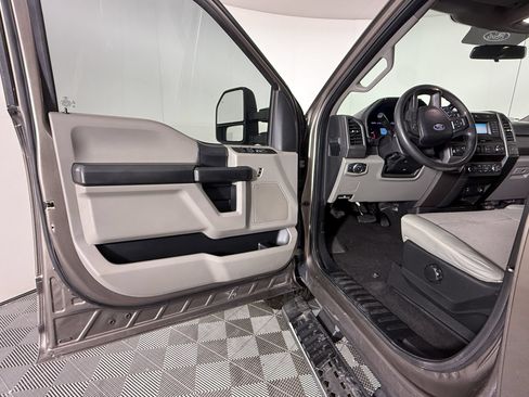 Used 2019 Ford F250 XL w/ STX Appearance Package AWD/4WD image 5
