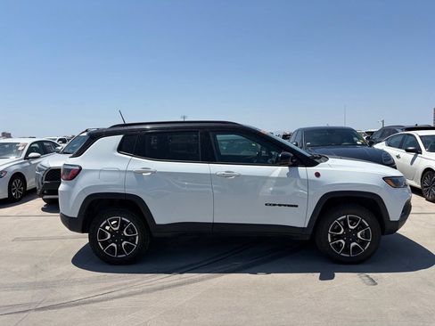 Used 2024 Jeep Compass Trailhawk AWD/4WD image 3