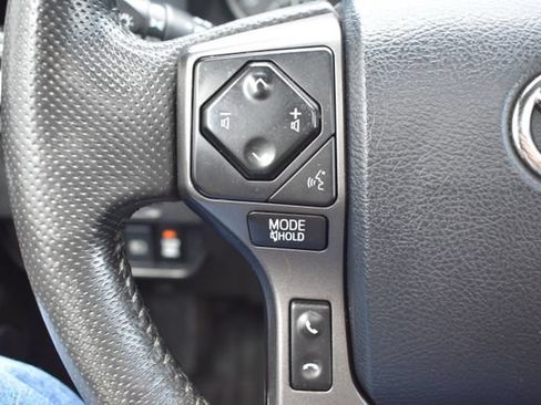 Used 2018 Toyota Tacoma SR5 AWD/4WD image 24
