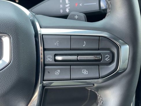 Used 2025 GMC Yukon Denali AWD/4WD image 11
