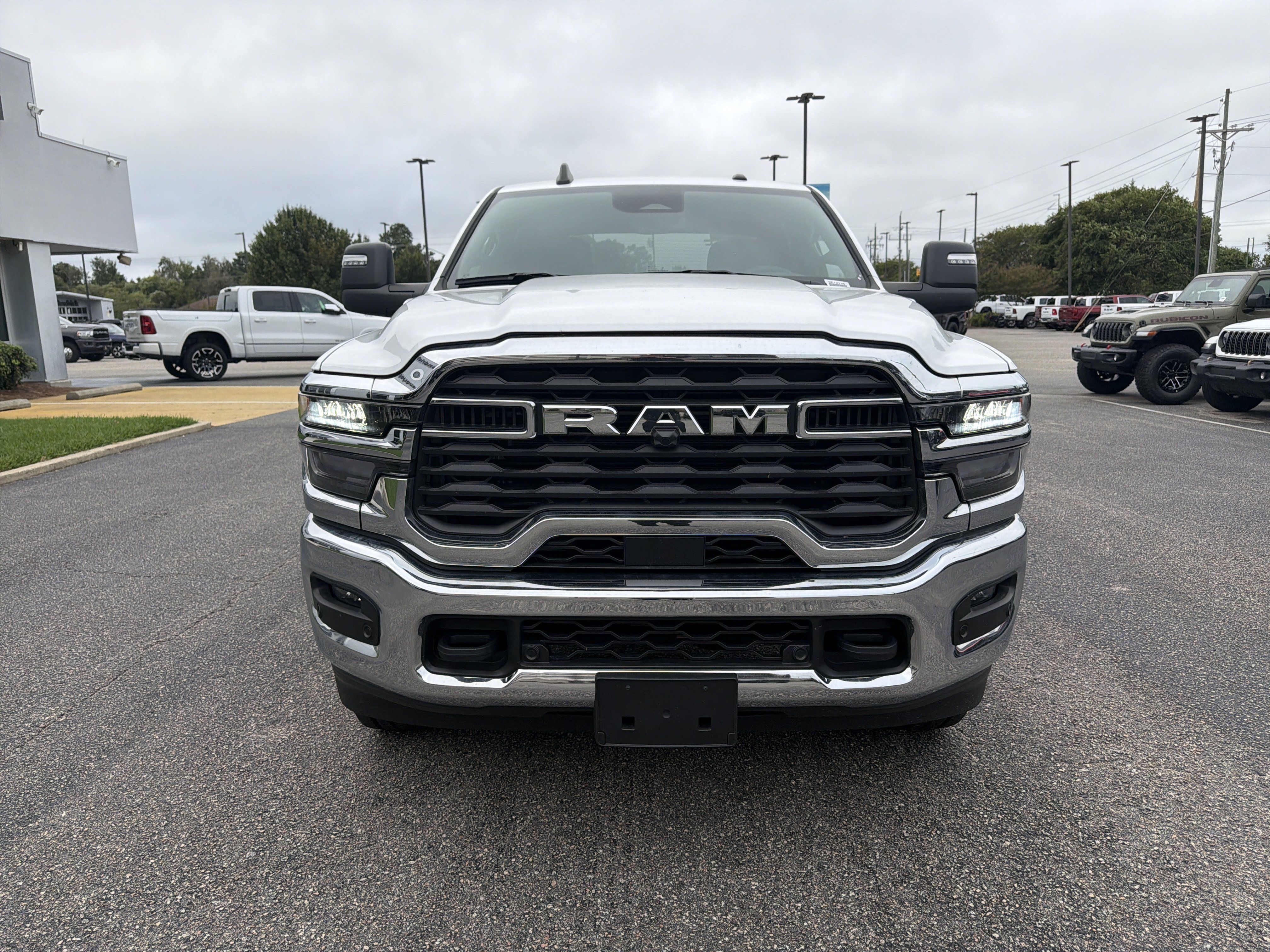 Used 2025 RAM 2500 Big Horn AWD/4WD image 3
