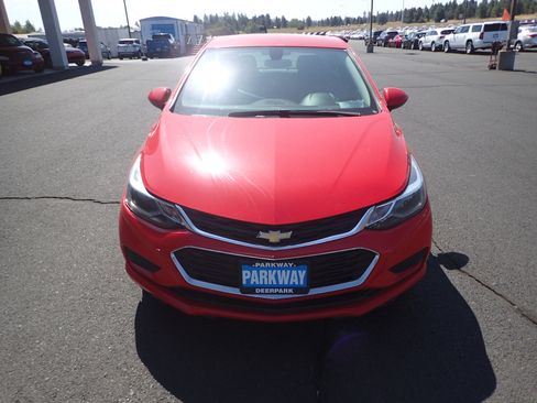Used 2018 Chevrolet Cruze LT w/ LT Fleet Convenience Package image 8