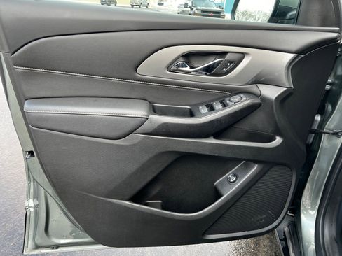 Used 2023 Chevrolet Traverse LT w/ Midnight/Sport Edition image 13