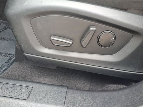 Used 2020 Ford Explorer XLT RWD image 11