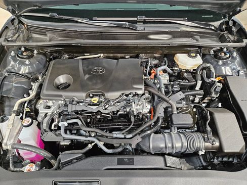 Used 2025 Toyota Camry SE FWD image 19