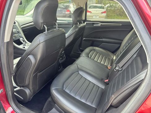 Used 2014 Ford Fusion SE w/ Equipment Group 202A FWD image 9