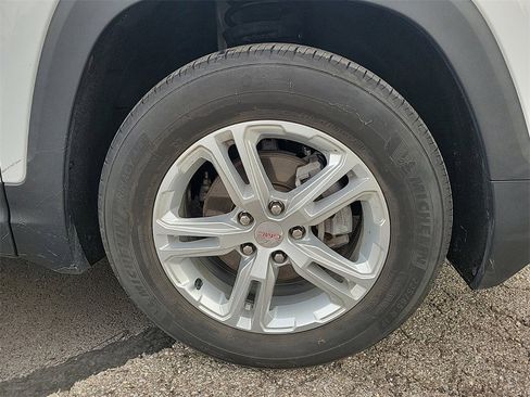 Used 2022 GMC Terrain SLE w/ Driver Convenience Package image 5