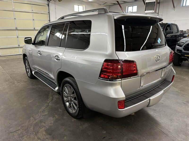 Used 2011 Lexus LX 570 4WD w/ Luxury Pkg image 5