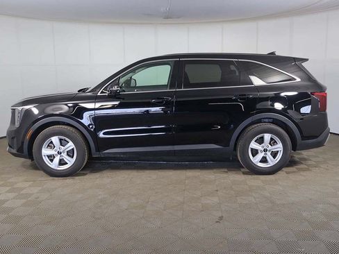 Used 2025 Kia Sorento LX FWD image 11