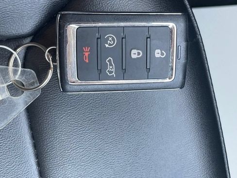Used 2023 Jeep Grand Cherokee Limited AWD/4WD image 31
