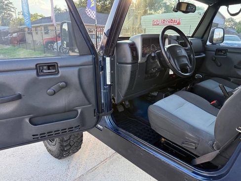 Used 2005 Jeep Wrangler Unlimited AWD/4WD image 11