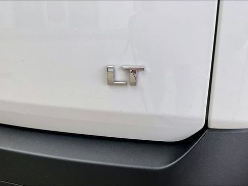 Used 2023 Chevrolet Traverse LT FWD image 22