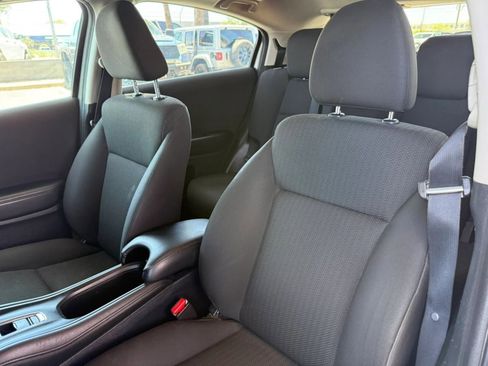 Used 2017 Honda HR-V EX image 40