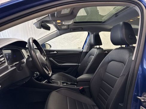 Used 2024 Volkswagen Jetta SE image 11