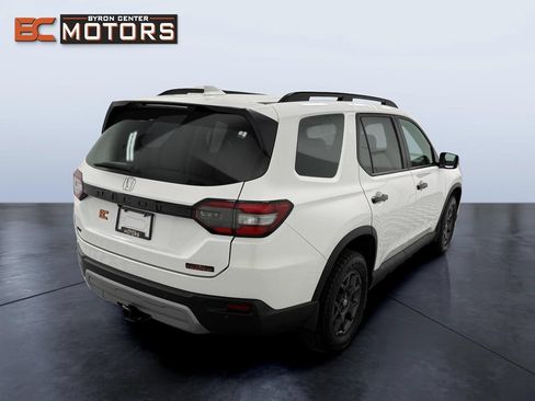 Used 2023 Honda Pilot TrailSport image 6