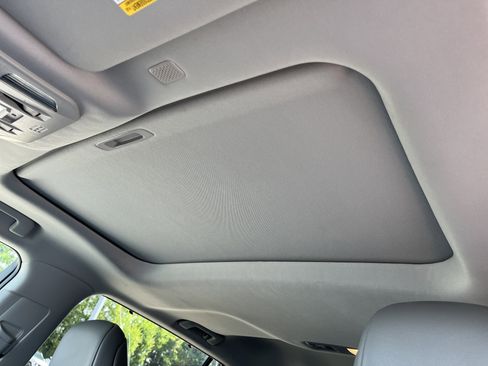 Used 2022 Toyota Highlander XLE image 17