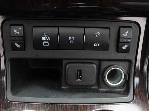 Used 2017 Chevrolet Traverse LT image 23