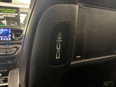 Used 2018 Chrysler Pacifica Limited w/ Advanced Safetytec Group image 31