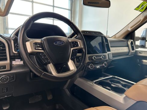 Used 2022 Ford F250 Lariat w/ Chrome Package image 10