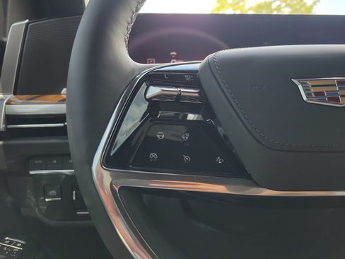 Certified 2025 Cadillac Escalade Sport Platinum w/ LPO, Floor Liner Package AWD/4WD image 29