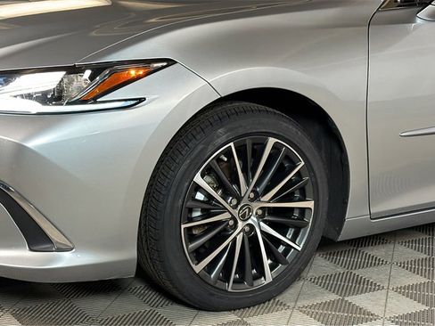 Certified 2023 Lexus ES 250 w/ Premium Package image 4
