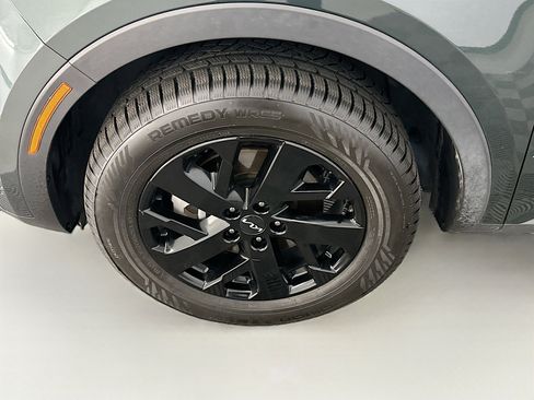 Used 2023 Kia Sorento S w/ Panoramic Sunroof Package image 11