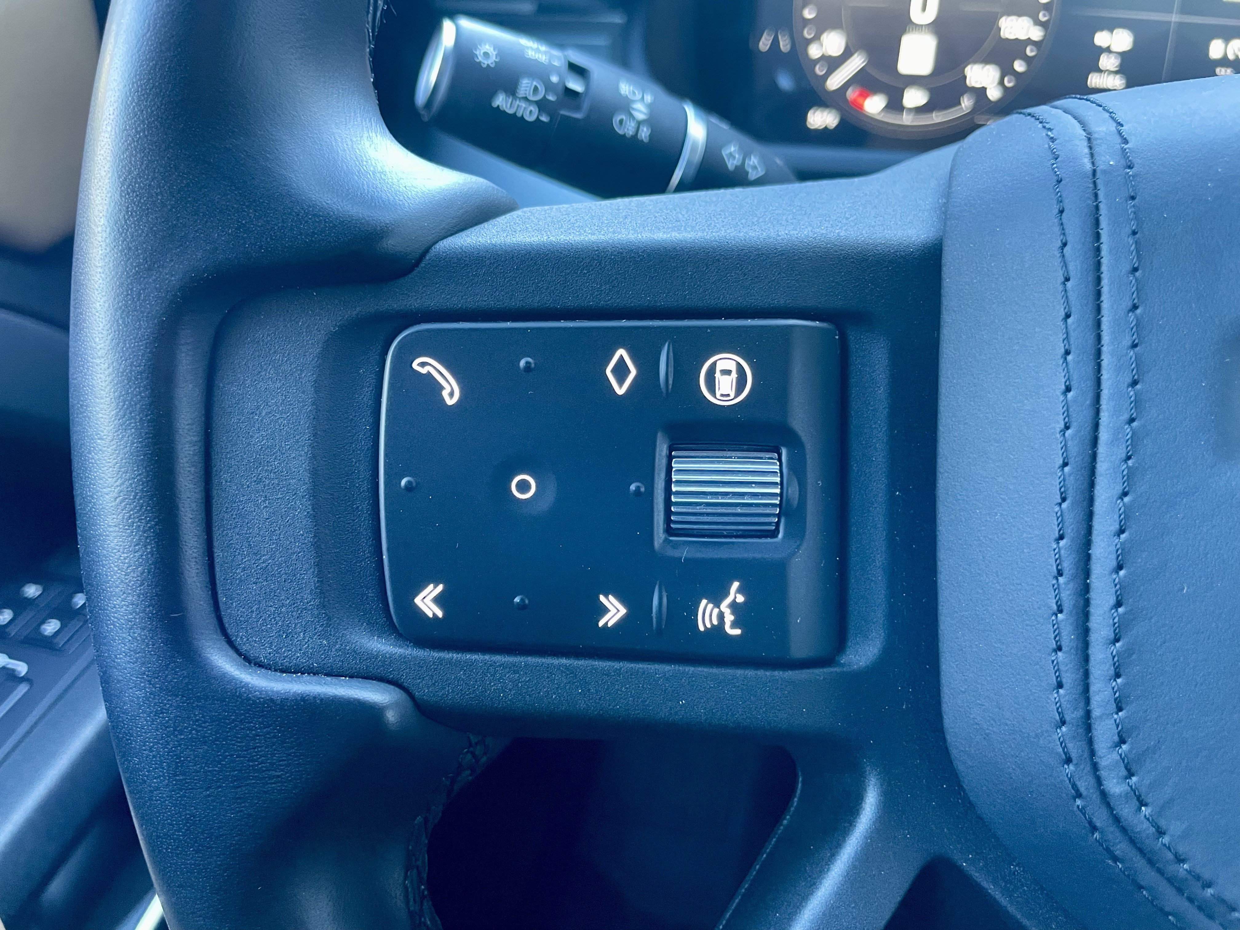 Used 2025 Land Rover Defender 110 X AWD/4WD image 23