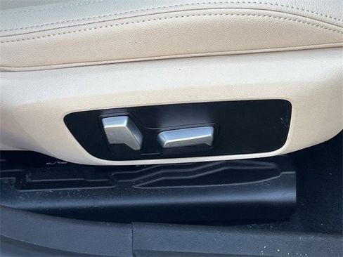 Used 2021 BMW 330e w/ Convenience Package image 31