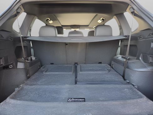 Used 2023 Volkswagen Tiguan SE R-Line image 33
