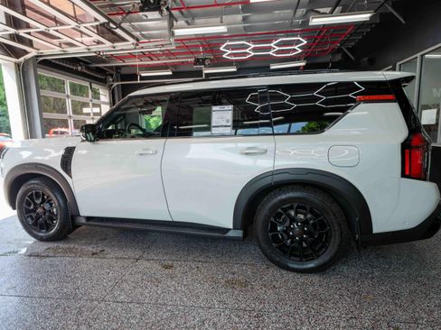 Used 2026 Nissan Armada PRO-4X AWD/4WD image 2