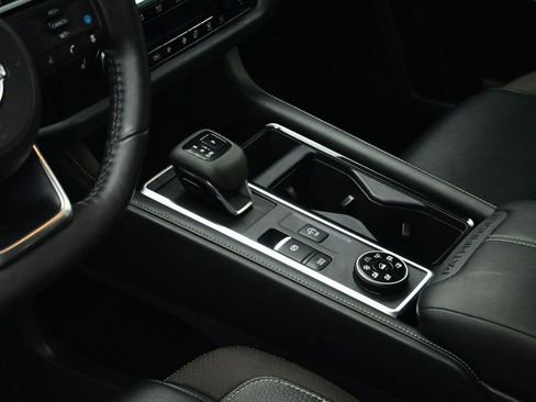 Used 2024 Nissan Pathfinder SL image 51