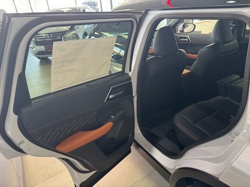 New 2025 Mitsubishi Outlander SEL image 18