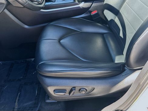 Used 2022 Toyota Highlander XLE image 17