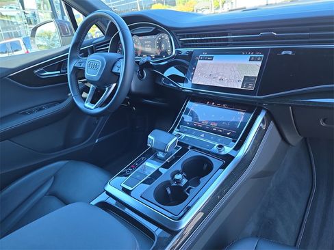 Used 2025 Audi Q7 3.0T Premium Plus image 17