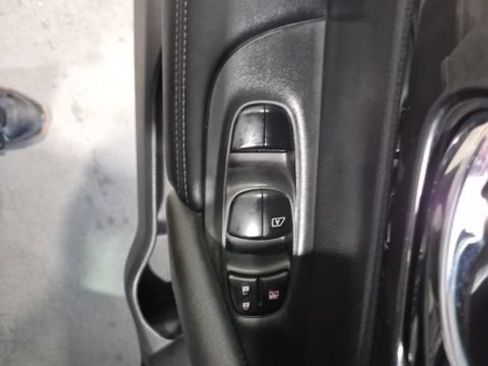 Used 2018 Nissan Rogue SV w/ Premium Package AWD/4WD image 11